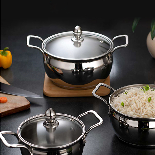 Sandwich bottom cookware